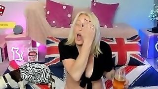 Hot Blonde Mummy Talks With Viewers And Uses Wand To Have Fun With Snatch On Webcam